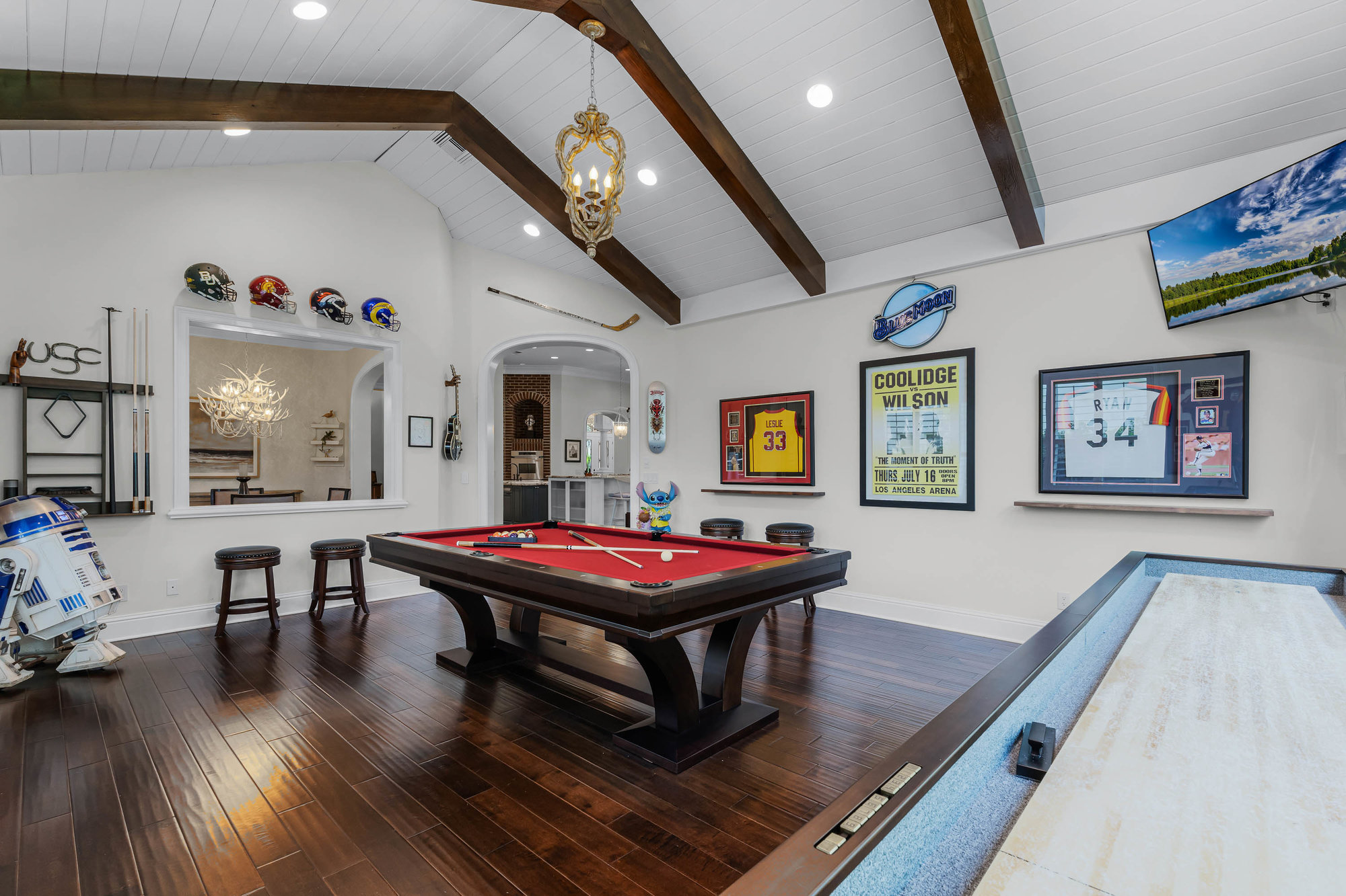 game room with pool tables and wall decor
